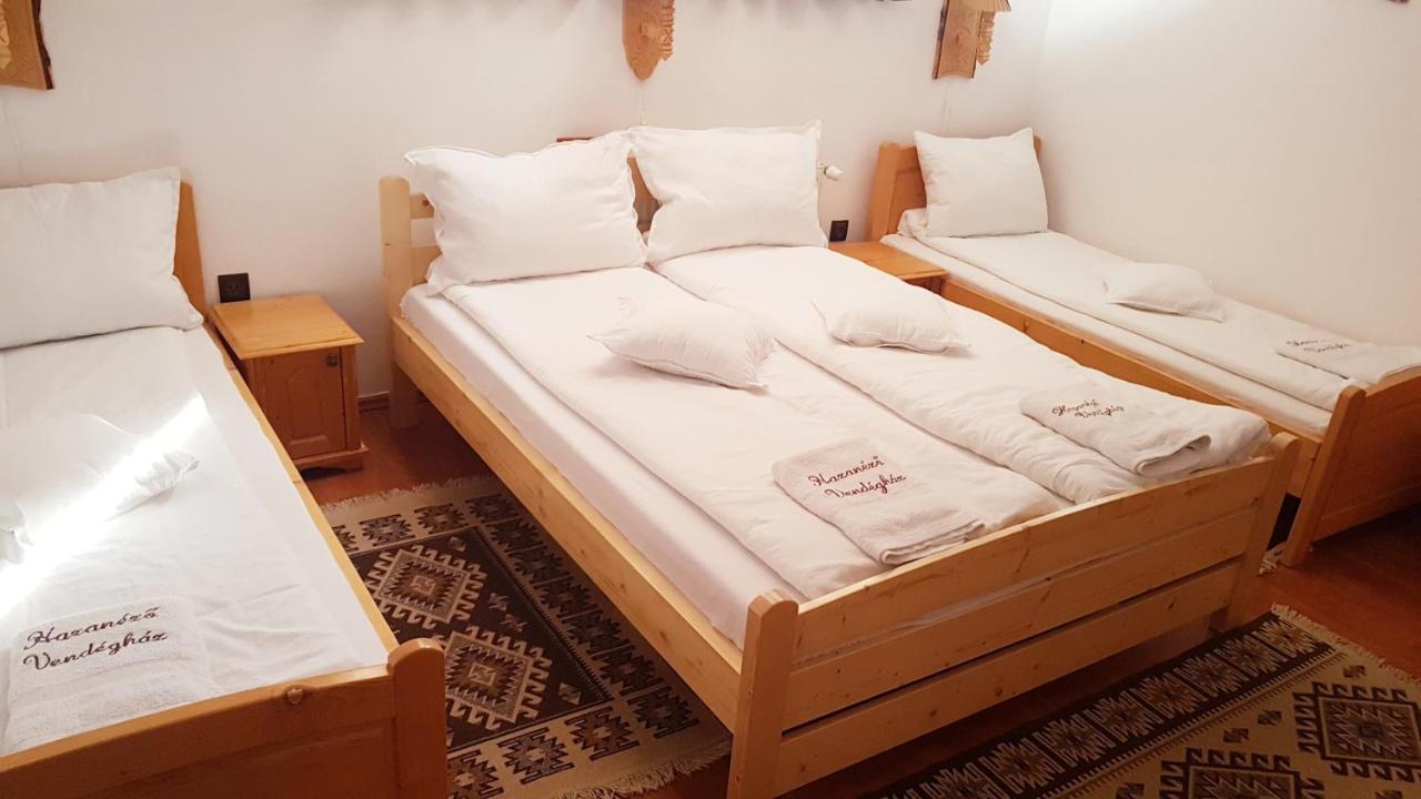 Hazanezo Panzio Bed & Breakfast Корунд Екстериор снимка