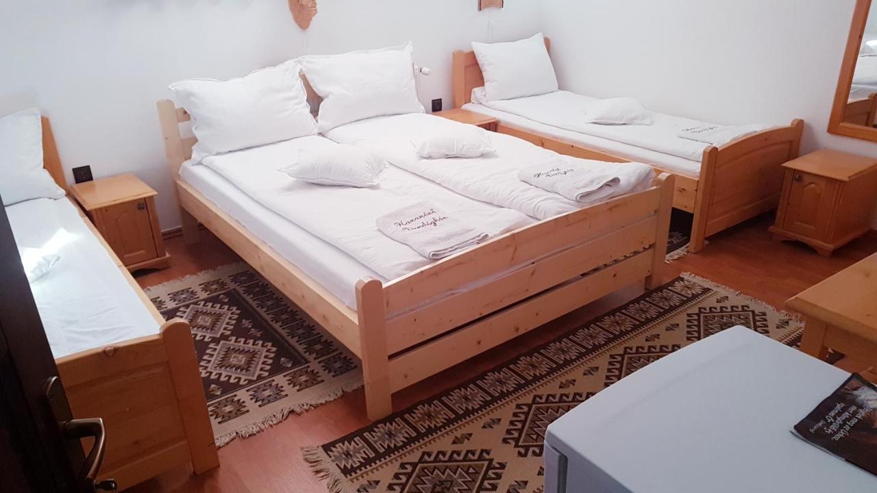 Hazanezo Panzio Bed & Breakfast Корунд Екстериор снимка