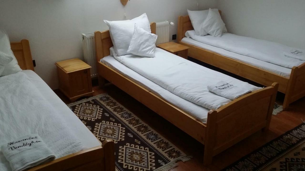 Hazanezo Panzio Bed & Breakfast Корунд Екстериор снимка